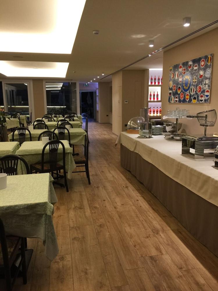 格林帕克酒店 佩斯基耶拉德加达 外观 照片